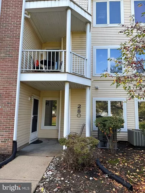 280 Juanita Ct, Levittown, PA 19057