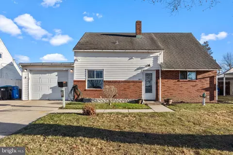 132 N Northturn Ln, Levittown, PA 19054