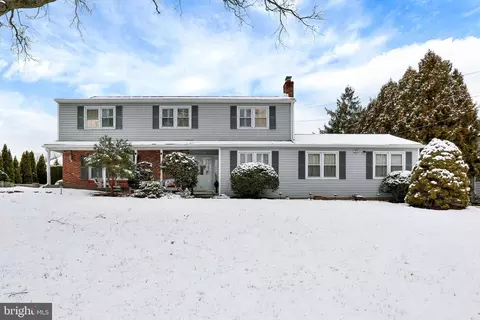 996 Queens Dr, Yardley, PA 19067