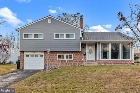 522 Oxford Rd, Morrisville, PA 19067