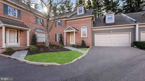 8 Aurora Ct, Doylestown, PA 18901