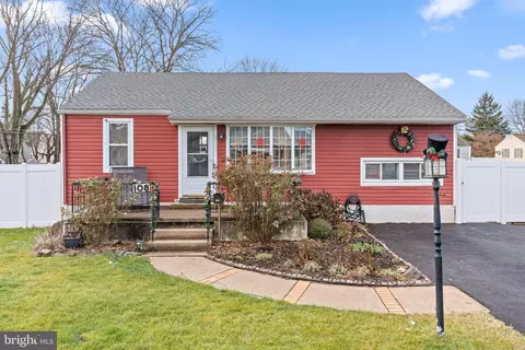 108 Green Lynne Dr, Levittown, PA 19057