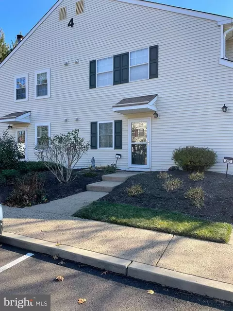 401 Steamboat Sta, Southampton, PA 18966