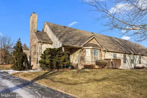 14 Legacy Oaks Dr, Richboro, PA 18954