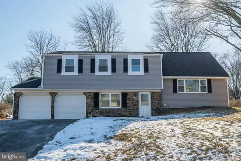 56 Buck Hill Dr, Holland, PA 18966