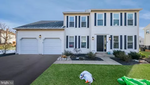6 Opal Ct, Newtown, PA 18940