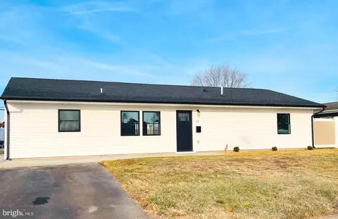 41 Spring Ln, Levittown, PA 19055