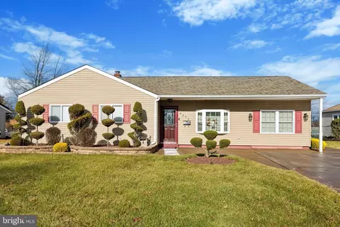 4365 Concord Dr, Feasterville Trevose, PA 19053