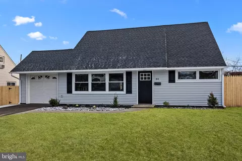 84 Pumpkin Hill Rd, Levittown, PA 19056