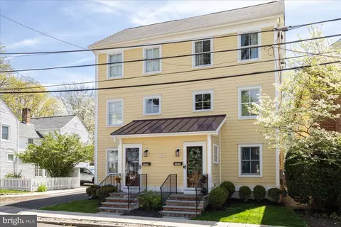 104 Mechanics St, Doylestown, PA 18901