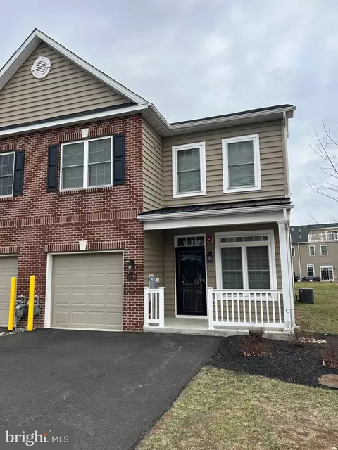 16788 River View Cir, Bristol, PA 19007