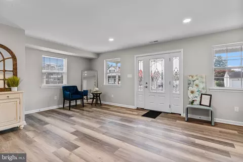 Entry Way - 1311 State Rd, Croydon, PA 19021 photo 5 of 10