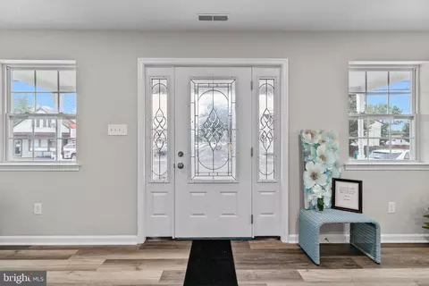 Entry Way - 1311 State Rd, Croydon, PA 19021 photo 1 of 10