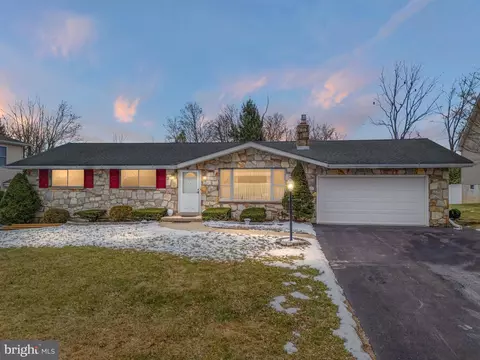 3380 Mountain Ave, Hellertown, PA 18055