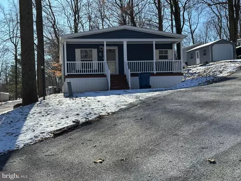 11 Ash Ln, Quakertown, PA 18951