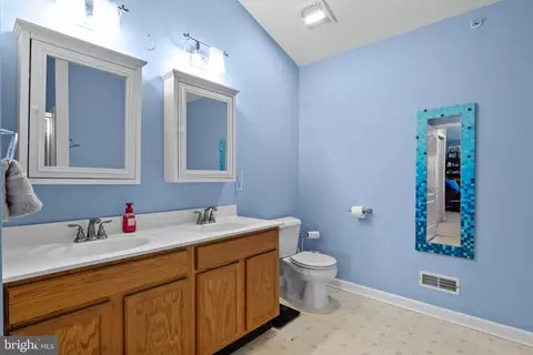 Bath - 4635 Old Oak Rd, Doylestown, PA 18902 photo 1 of 1