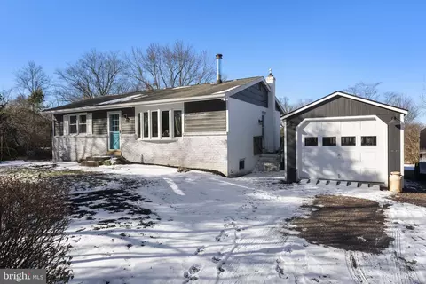 2764 Bedminster Rd, Perkasie, PA 18944