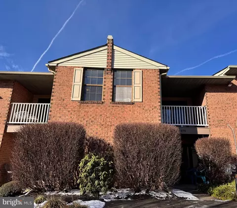 676 Sparrow Ln, Langhorne, PA 19047