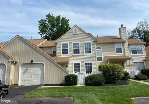 1813 Hennessy Dr, Southampton, PA 18966