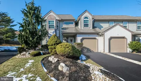 11 Locust Ln, Newtown, PA 18940