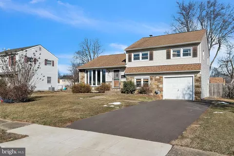 873 Pine Rd, Warminster, PA 18974 photo 2