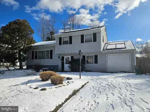 73 Hedgerow Dr, Morrisville, PA 19067