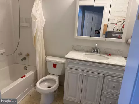 Bath - 19 Crosswood Ln, Levittown, PA 19055 photo 1 of 4
