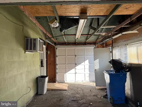 Entry Way - 19 Crosswood Ln, Levittown, PA 19055 photo 1 of 1