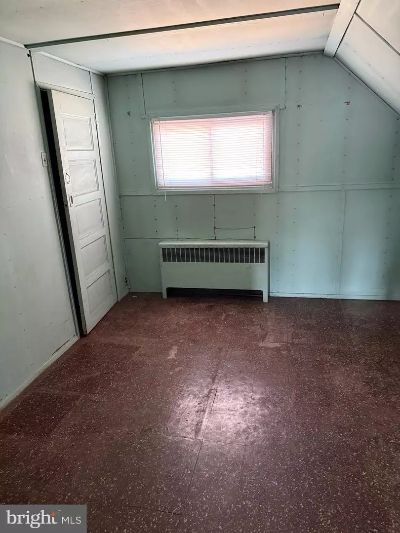 Bedroom - 19 Crosswood Ln, Levittown, PA 19055 photo 2 of 2