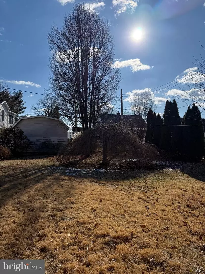 Exterior - 19 Crosswood Ln, Levittown, PA 19055 photo 3 of 3