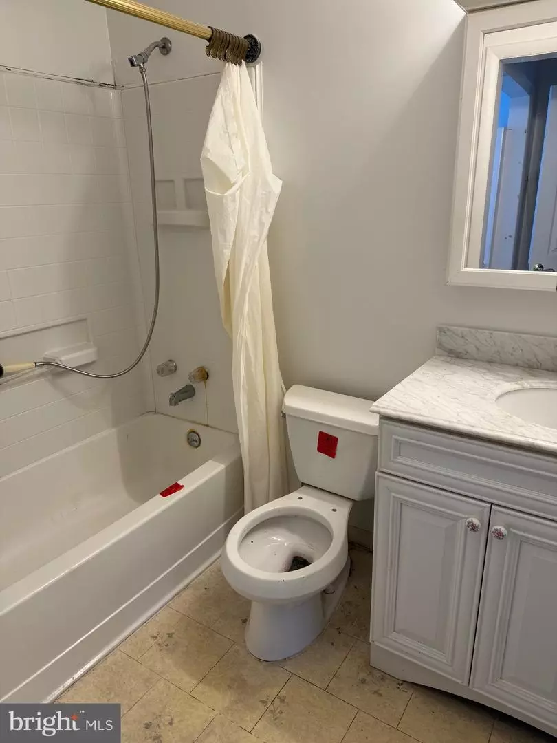 Bath - 19 Crosswood Ln, Levittown, PA 19055 photo 3 of 4
