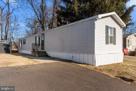 6008 Falmont Dr, Morrisville, PA 19067