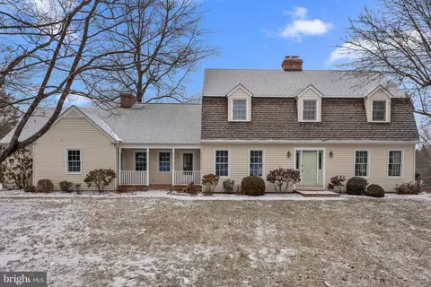 29 Hillside Ln, New Hope, PA 18938