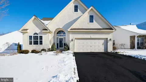 638 N Settlers Cir, Warrington, PA 18976
