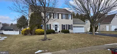 105 Aspen Dr, Sellersville, PA 18960