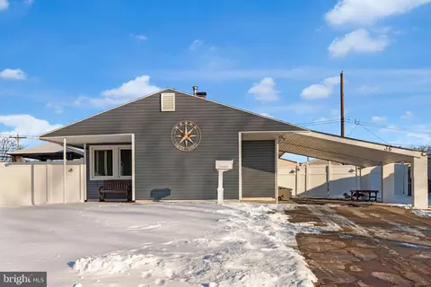 36 Lilac Ln, Levittown, PA 19054