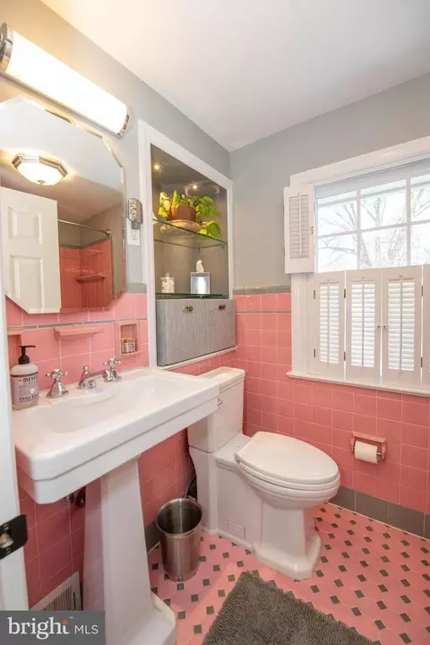 Bath - 2114 Stackhouse Dr, Yardley, PA 19067 photo 1 of 3