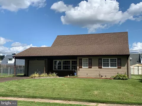 62 Kingapple Ln, Levittown, PA 19055
