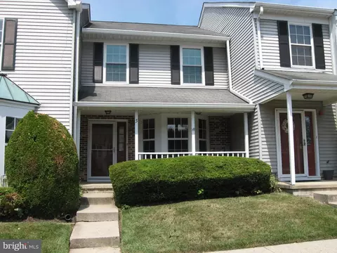 5 Fair Oaks Ct, Newtown, PA 18940