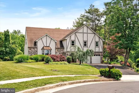 158 Colonial Dr, Newtown, PA 18940