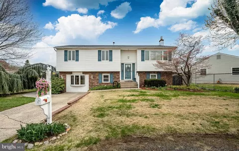 1016 Broad St, Bristol, PA 19007