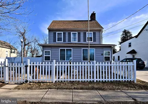 428 Main St, Tullytown, PA 19007