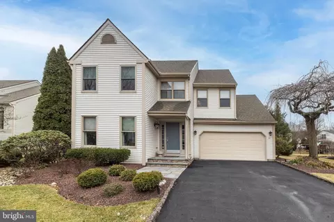 27 Diamond Dr, Newtown, PA 18940