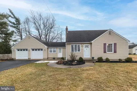 21 Miles Rd, Ivyland, PA 18974