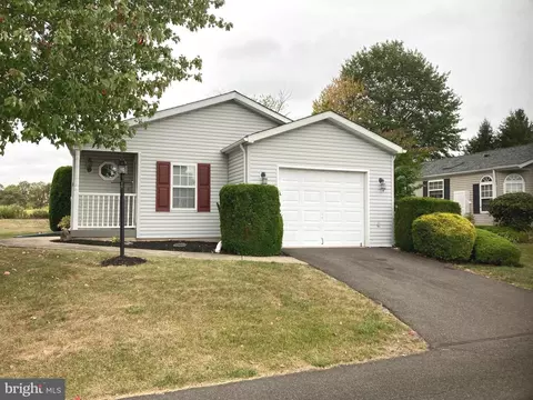 586 Bent Pine Cir, New Hope, PA 18938