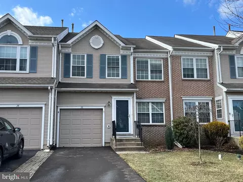 33 Sparrow Walk, Newtown, PA 18940