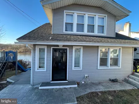 723 Newportville Rd, Croydon, PA 19021
