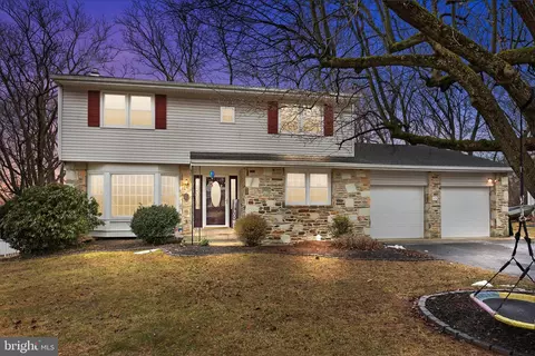 15 Highland Dr, Yardley, PA 19067