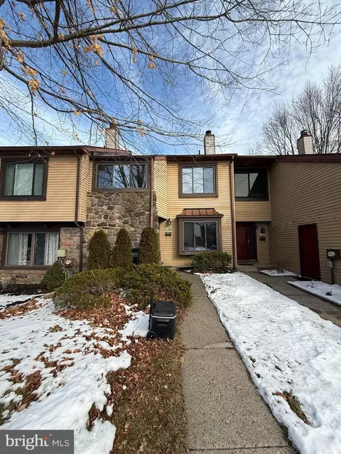 2126 Weybridge Commons Dr, Holland, PA 18966