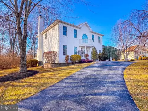 1412 Marielle Dr, Warrington, PA 18976